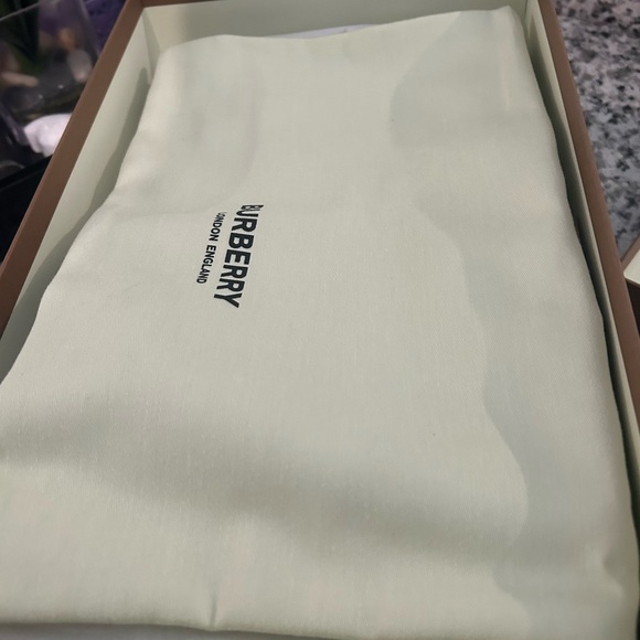 Burberry
Kai Check Low-Top Sneakers (39/9) - Picture 10 of 13